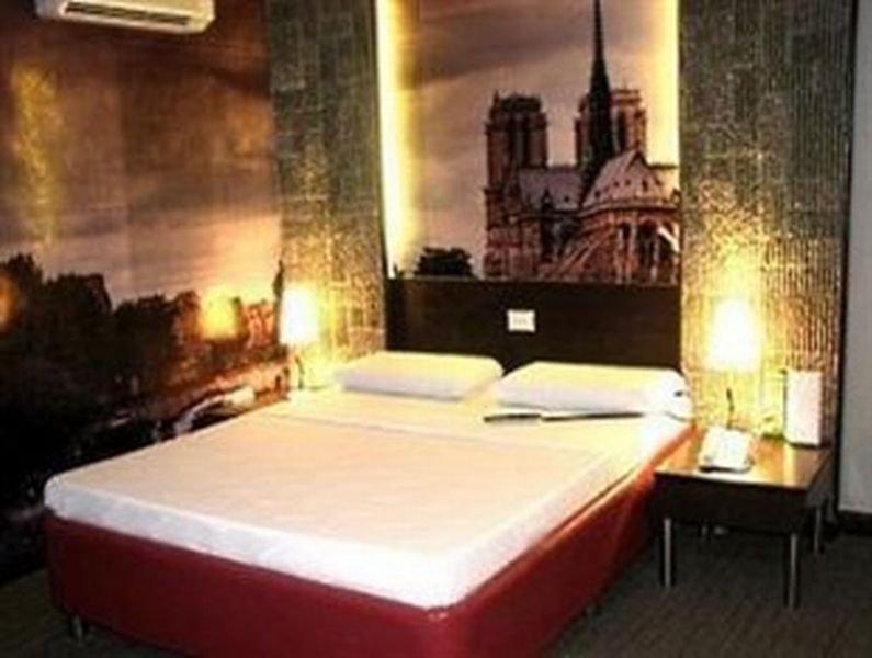 Eurotel North Edsa Quezon City Bagian luar foto