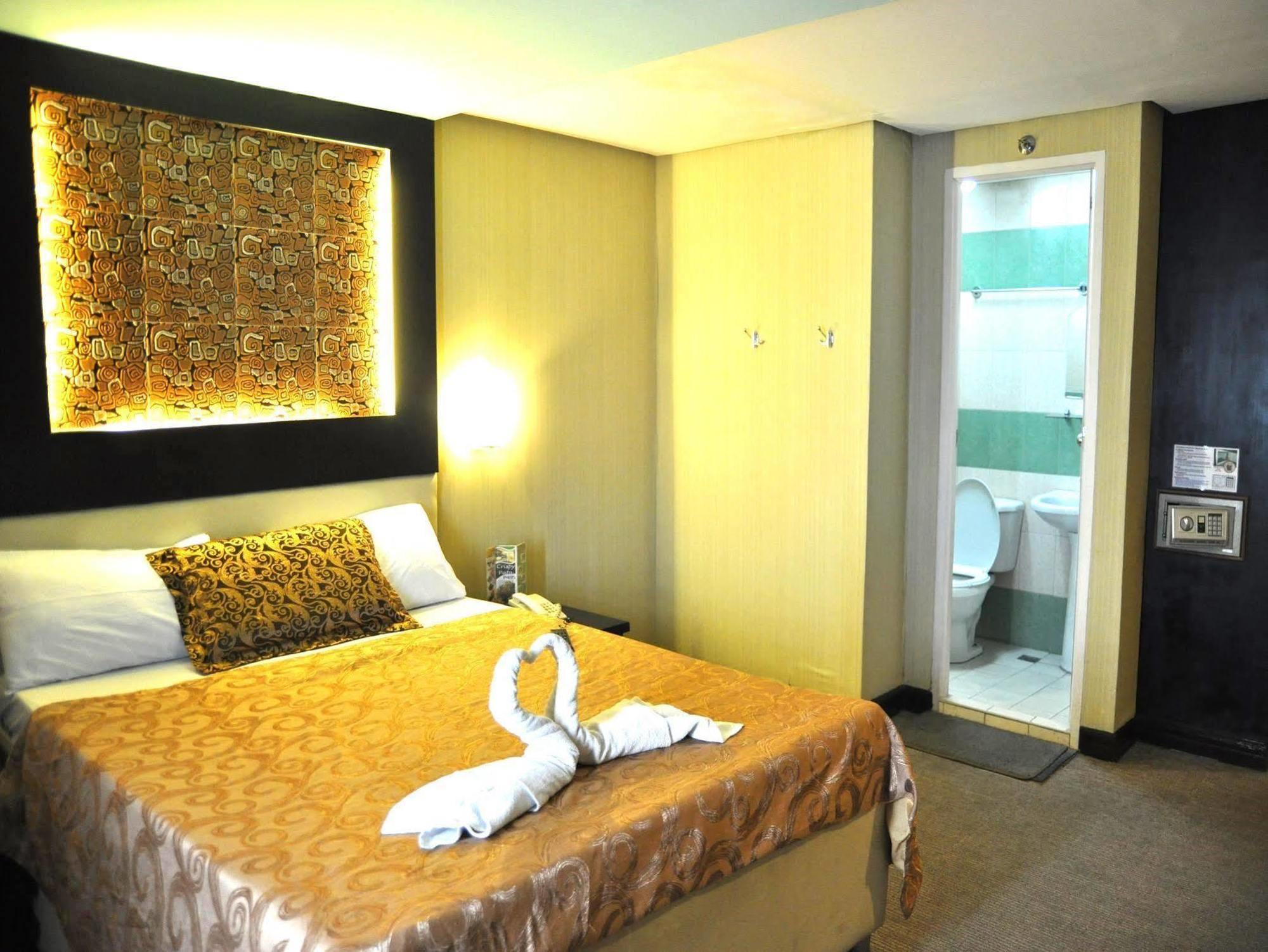 Eurotel North Edsa Quezon City Bagian luar foto