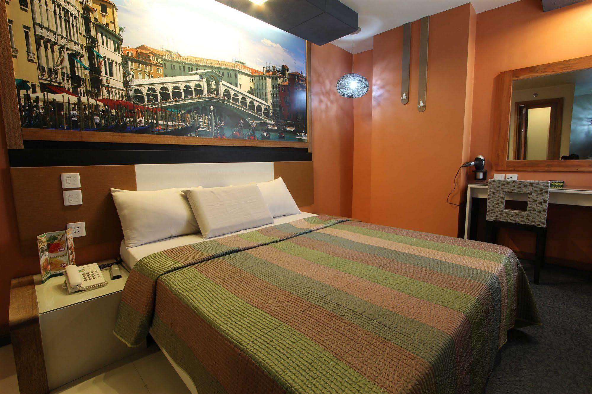 Eurotel North Edsa Quezon City Bagian luar foto
